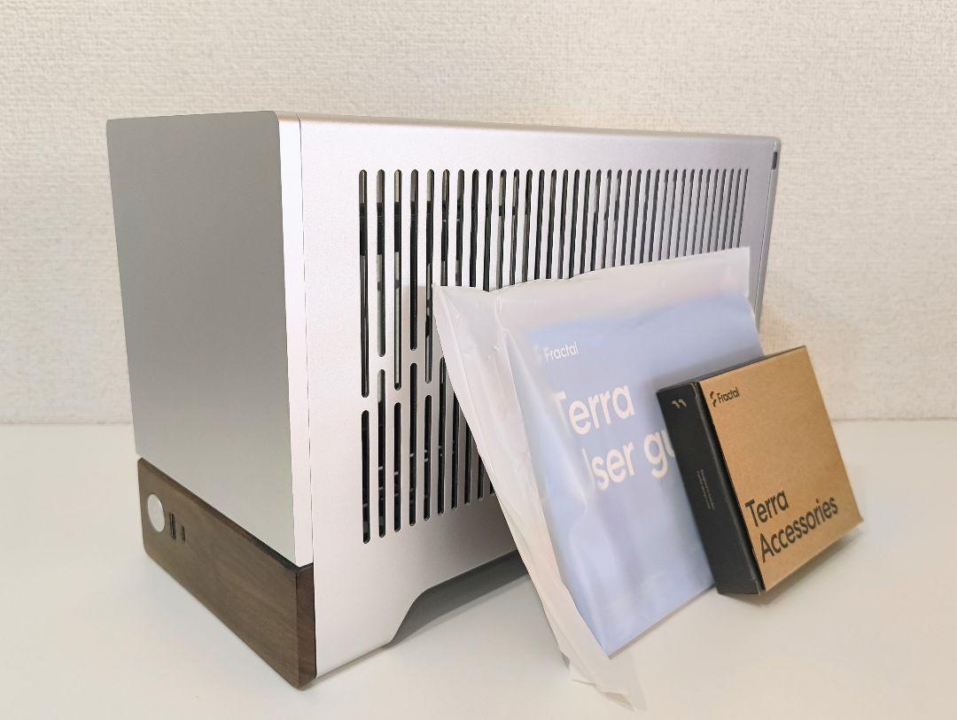 fractal design terra シルバー