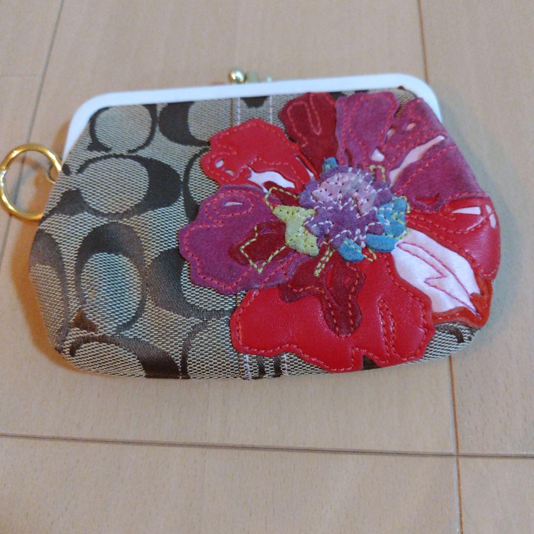 コーチ　花装飾がま口財布 小型　コインケース　花パッチワーク　ミニ財布