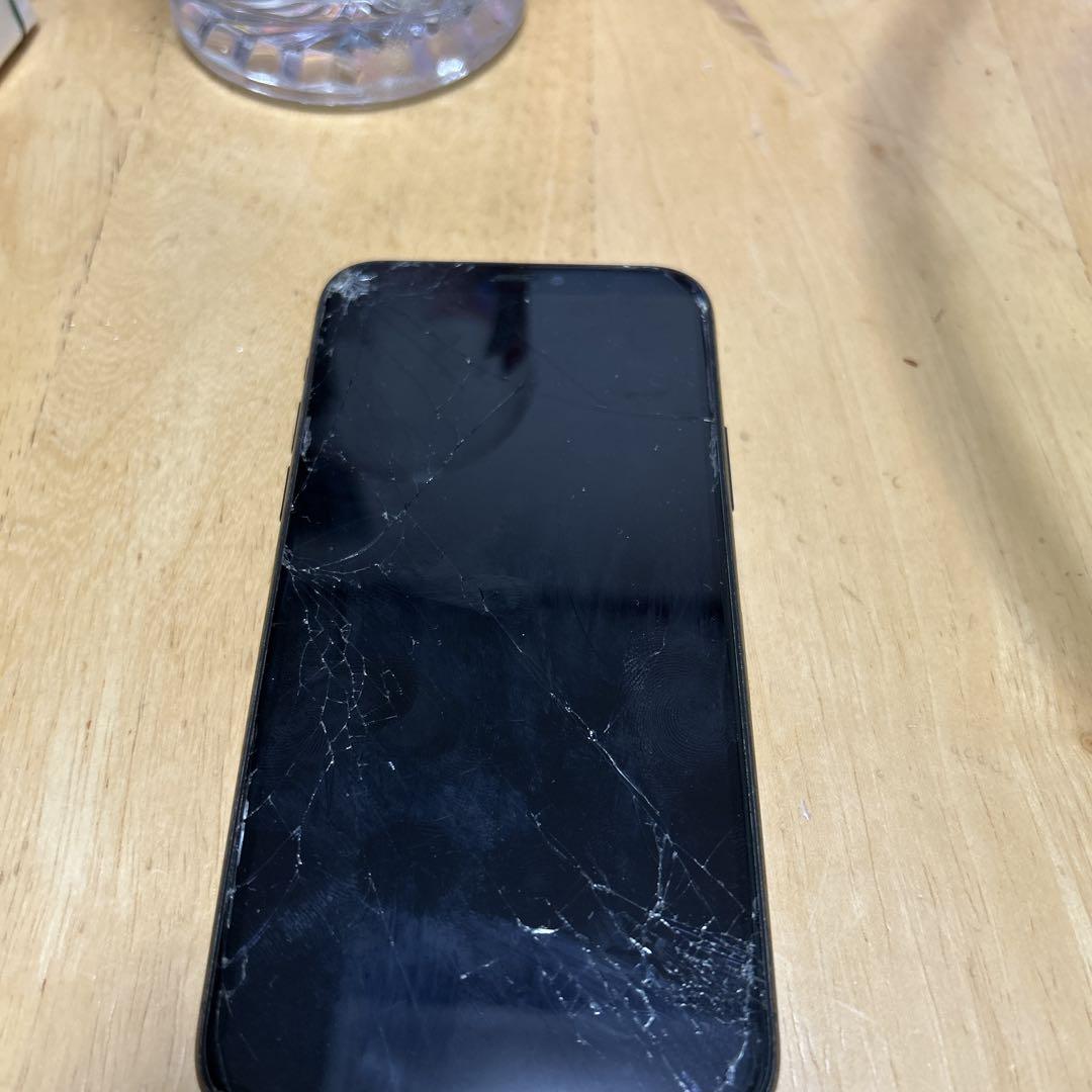 Apple iPhone 11 Pro（ひび割れあり）