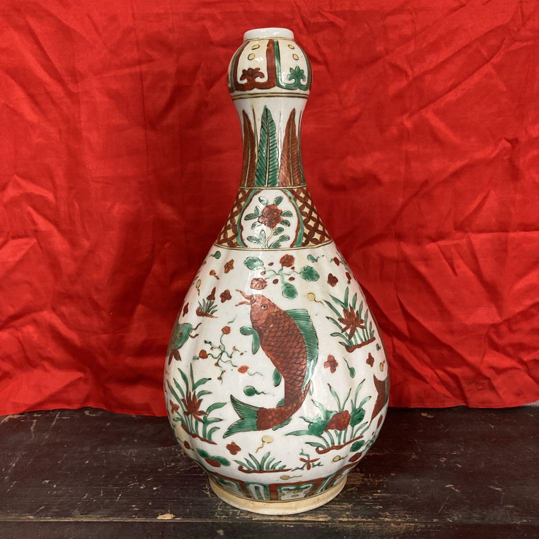 中国　五彩　蒜頭瓶　瓜稜　魚藻図　大明嘉靖年製銘