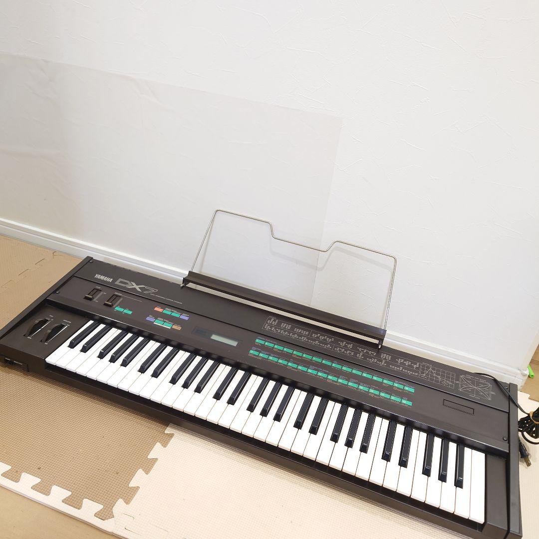 YAMAHA ヤマハ DX7 シンセサイザー　通電確認済　譜面台