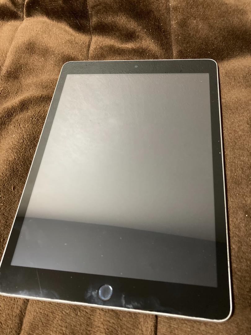 【本体のみ】ipad　第9世代　64GB　Wi-Fiモデル【訳あり】