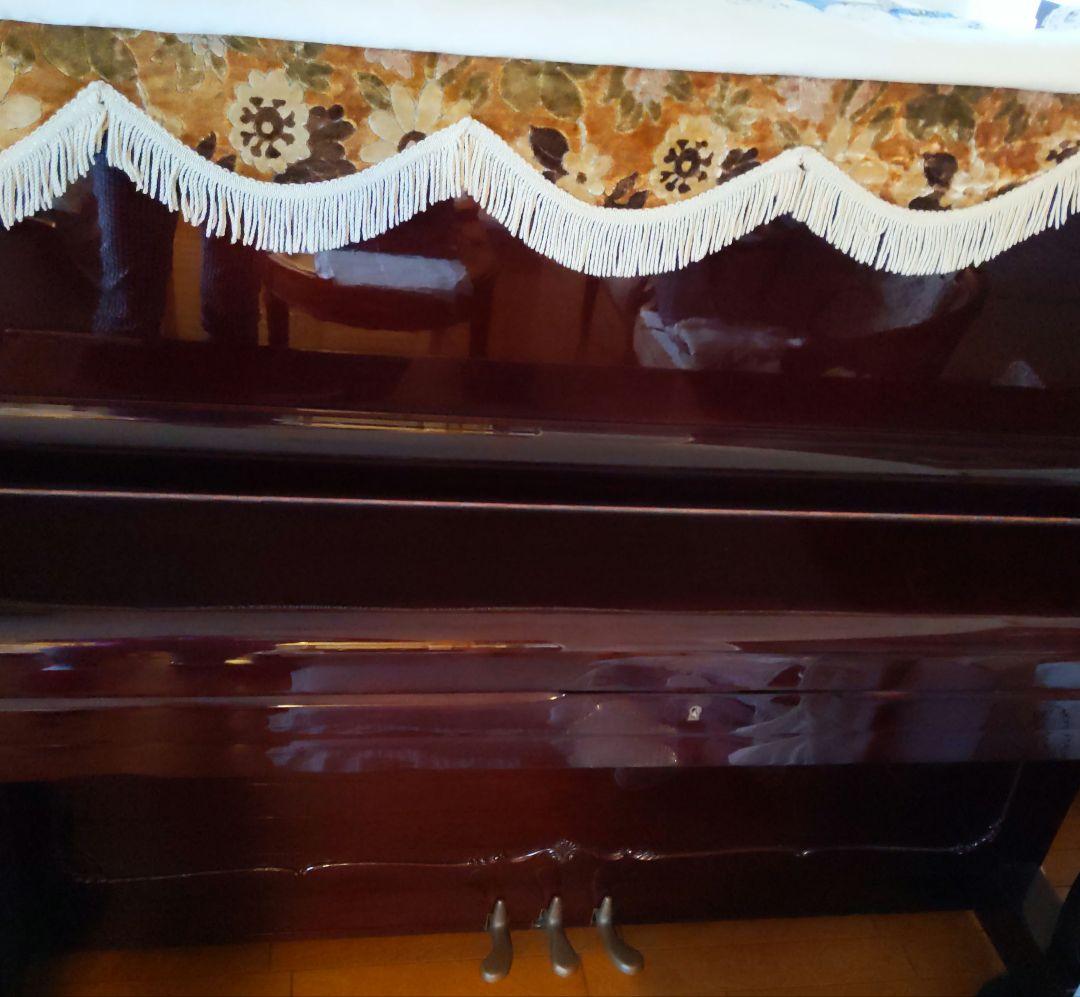 アップライトピアノ　家具調で赤茶色　全鍵盤鳴ります